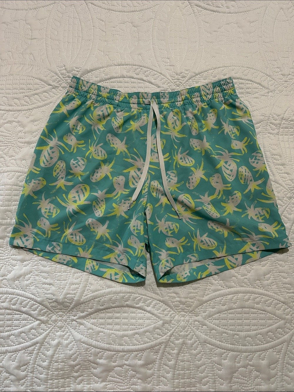 CHUBBIES Swim Trunks • bright teal w/ neon yellow & white Pineapple print SZ: L